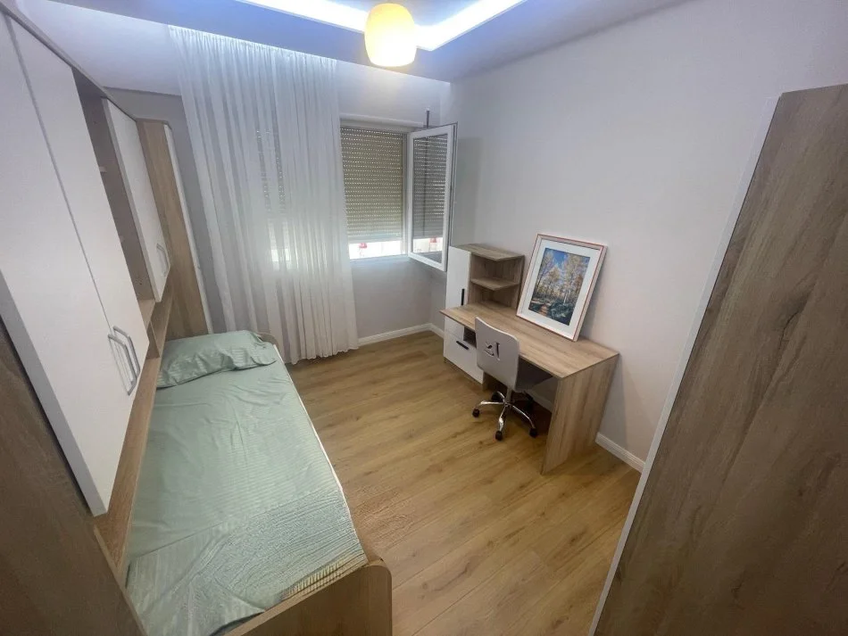 Tirane, jepet me qera apartament 2+1+Ballkon Kati 11, 120 m² 850 € (Perballe Delijorgjit)
