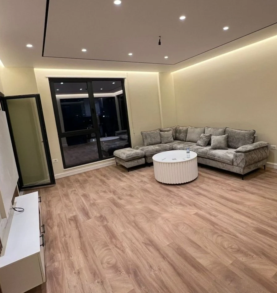 Tirane, jap me qera apartament 3+1+Ballkon Kati 7, 140 m² 1.200 € (porcelan)