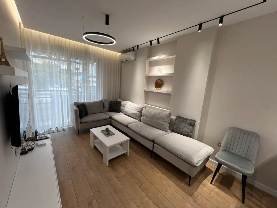 Tirane, jepet me qera apartament 1+1 Kati 5, 65 m² 730 € (Ambasada Amerikane ,Rruga Elbasanit)