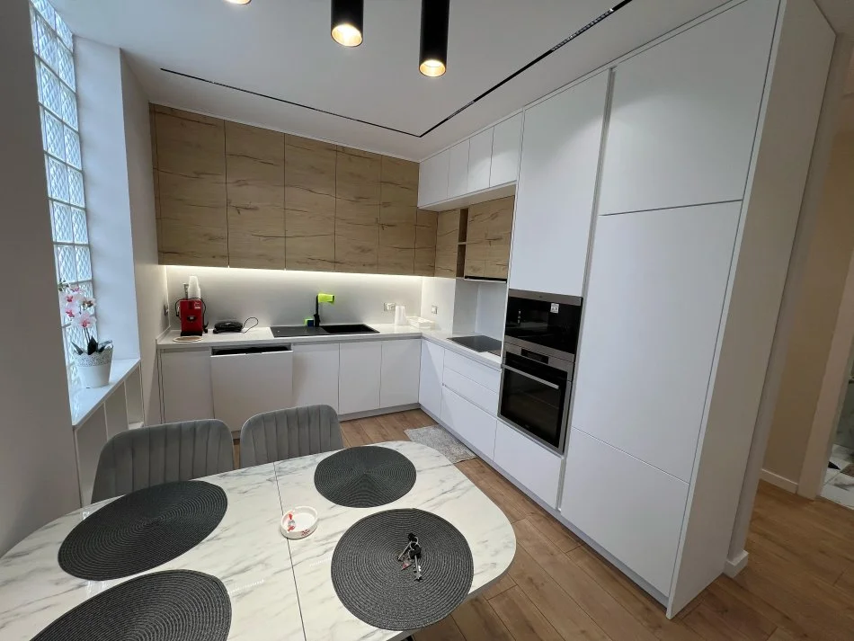 Tirane, jepet me qera apartament 1+1 Kati 5, 65 m² 730 € (Ambasada Amerikane ,Rruga Elbasanit)