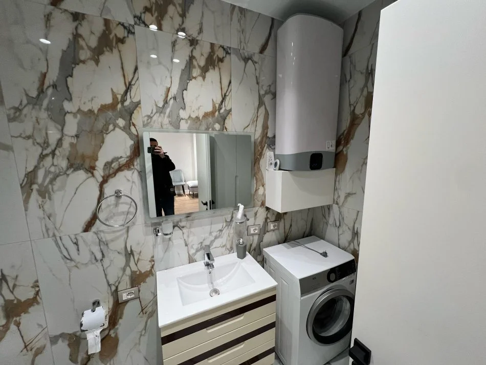 Tirane, jepet me qera apartament 1+1 Kati 5, 65 m² 730 € (Ambasada Amerikane ,Rruga Elbasanit)