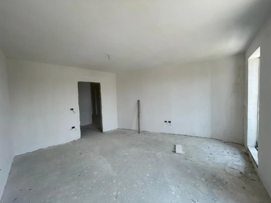 Tirane, shitet apartament 1+1+Ballkon Kati 6, 82 m² 132.000 € (Ish Fusha e Aviacionit)