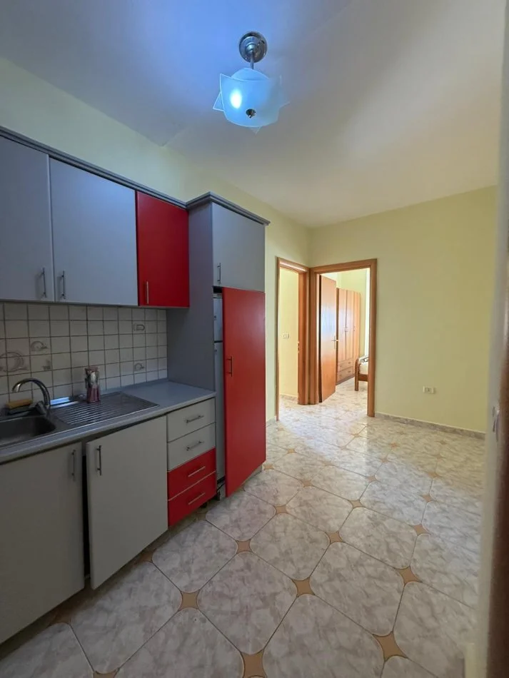 Durres Plazh, jepet me qera apartament 1+1+Aneks+Ballkon Kati 4, 50 m² 350 € (Plazh)