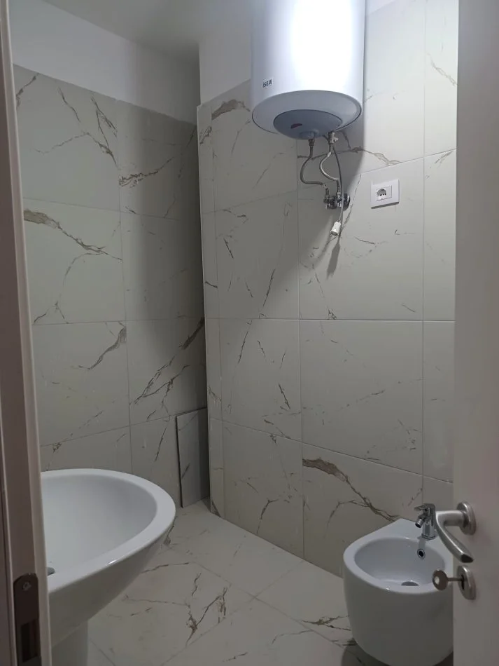 Tirane, jepet me qera apartament 2+1+Ballkon Kati 4, 80 m² 550 € (Astir Rezidenca Oasis)
