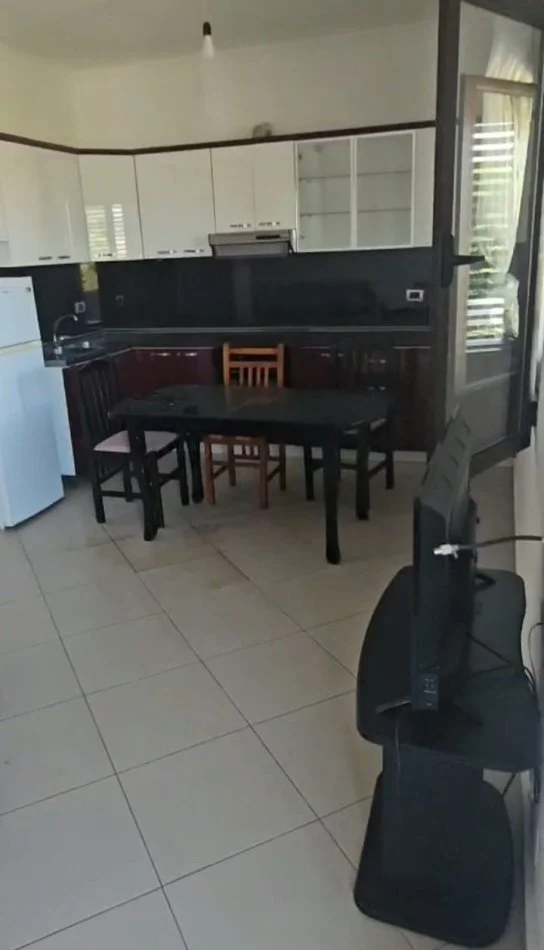 Tirane, jepet me qera 2+1 Kati 3, 100 m² 410 € 