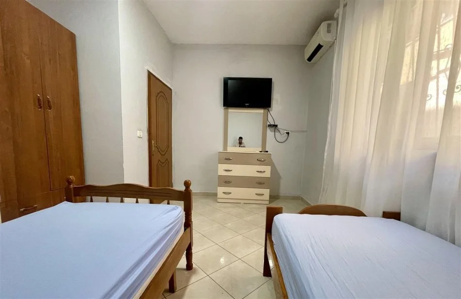 Tirane, jepet me qera apartament 1+1+Ballkon Kati 1, 70 m² 400 € (Fusha Aviacionit)