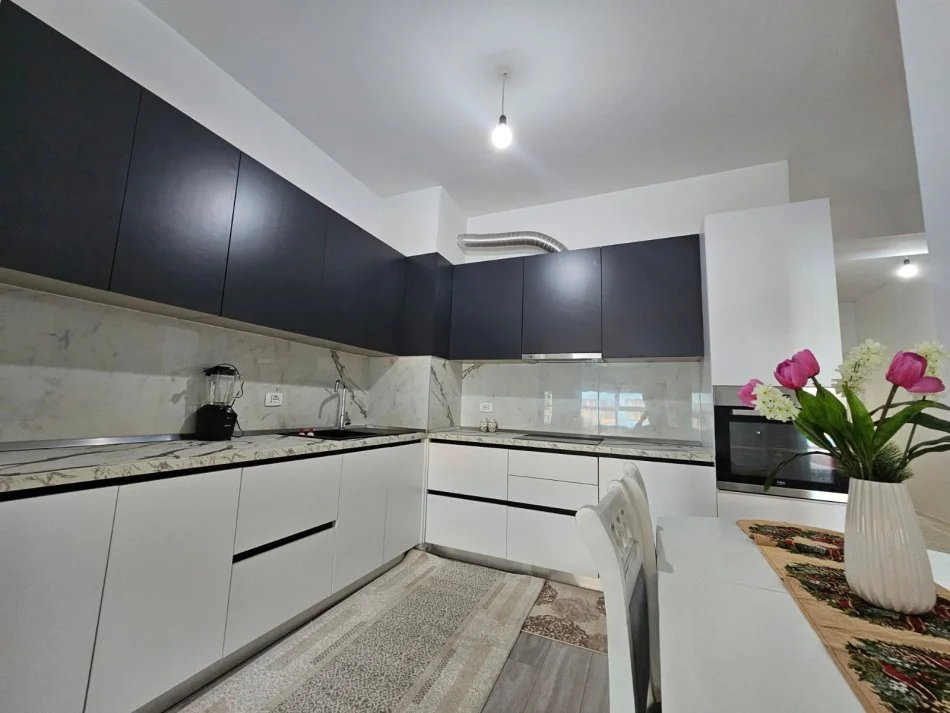 Tirane, shitet apartament 2+1+Ballkon Kati 6, 90 m² 118.500 € (Kompleksi Mangalem)