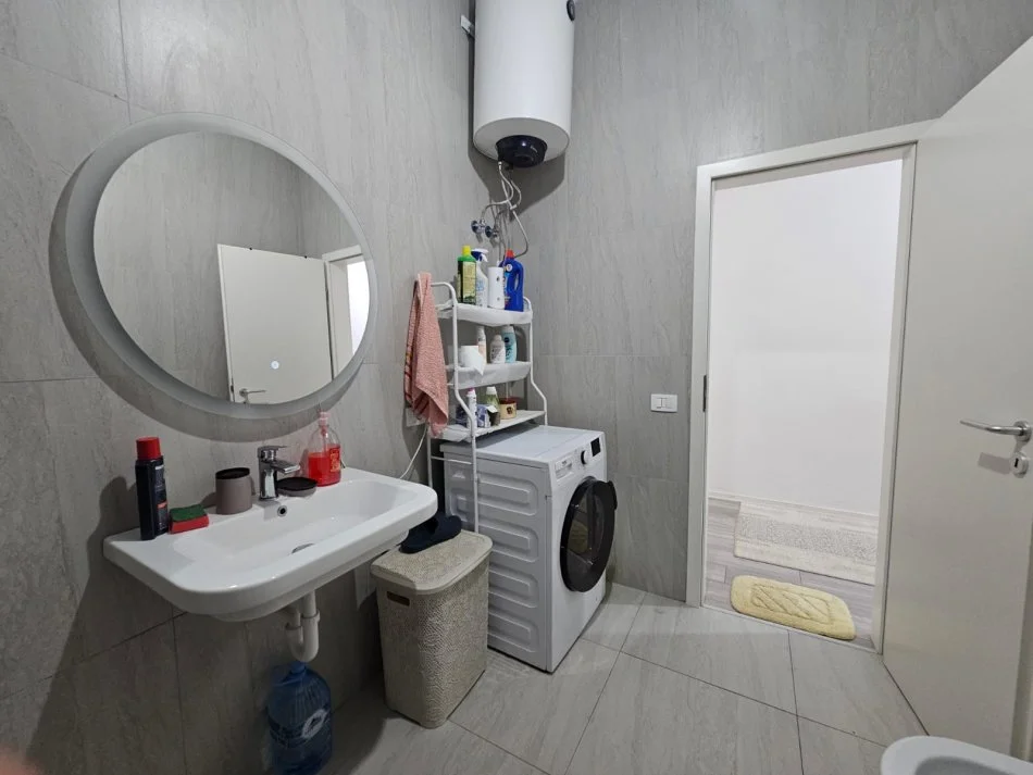 Tirane, shitet apartament 2+1+Ballkon Kati 6, 90 m² 118.500 € (Kompleksi Mangalem)