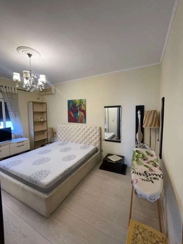 Durres, jepet me qera apartament 2+1+Aneks+Ballkon Kati 2, 90 m² 450 € (Gjykata| Durres)