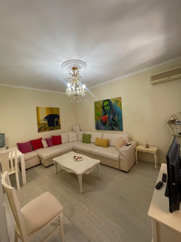 Durres, jepet me qera apartament 2+1+Aneks+Ballkon Kati 2, 90 m² 450 € (Gjykata| Durres)
