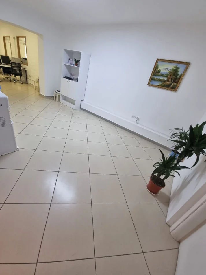 Tirane, jepet me qera zyre Kati 2, 84 m² 750 € (Myslym Shyri)
