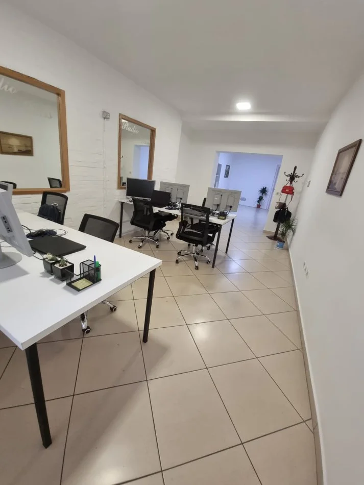 Tirane, jepet me qera zyre Kati 2, 84 m² 750 € (Myslym Shyri)