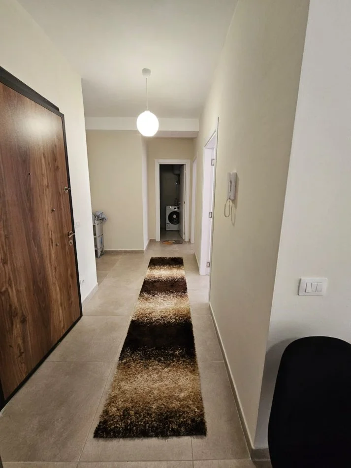 Tirane, jepet me qera apartament 2+1+Ballkon Kati 5, 86 m² 500 € (Univers City)