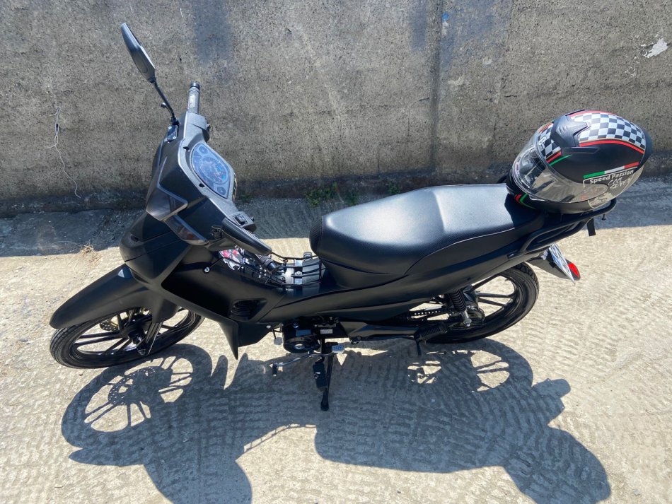 Tirane, shes motor lifan , e zeze 1.300 km 1.000 €