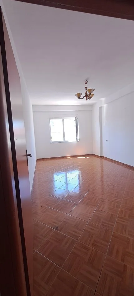 Durres, shitet apartament 1+1+Aneks+Ballkon Kati 3, 78 m² 115.000 € (Pallati i Sportit)