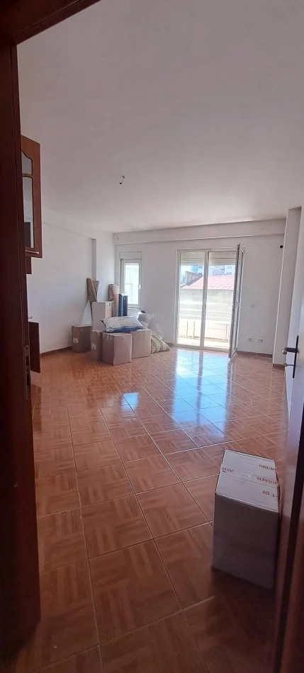 Durres, shitet apartament 1+1+Aneks+Ballkon Kati 3, 78 m² 115.000 € (Pallati i Sportit)