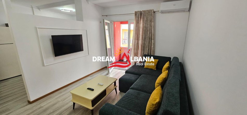 Tirane, jepet me qera apartament 1+1 , 85 m² 550 € 