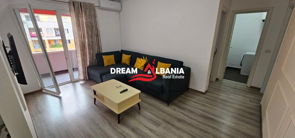 Tirane, jepet me qera apartament 1+1 , 85 m² 550 € 