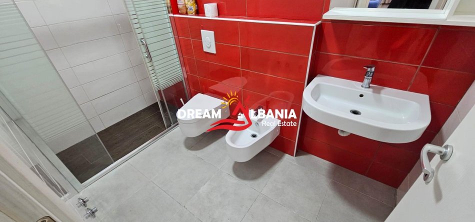 Tirane, jepet me qera apartament 1+1 , 85 m² 550 € 