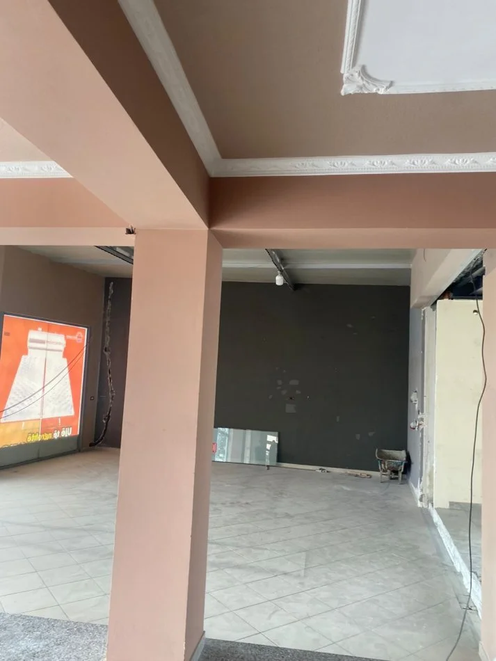 Tirane, jepet me qera ambjent biznesi Kati 0, 420 m² 3.500 € (Ish Dogana , (Buze rruge kryesore))