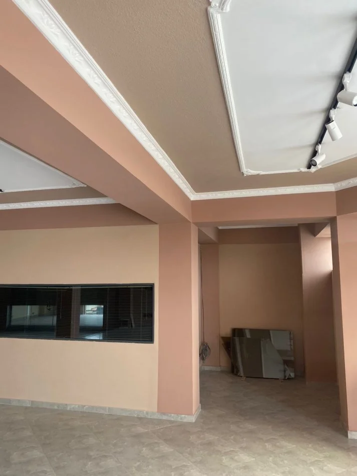 Tirane, jepet me qera ambjent biznesi Kati 0, 420 m² 3.500 € (Ish Dogana , (Buze rruge kryesore))