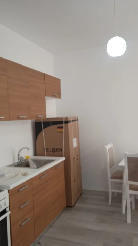 Tirane, jepet me qera apartament 1+1 Kati 5, 65 m² 350 € (Univers City)