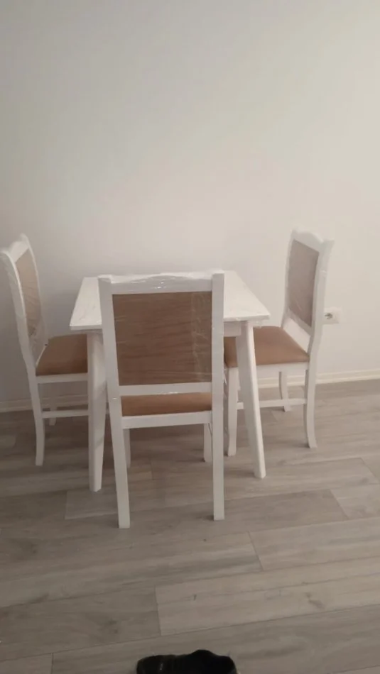 Tirane, jepet me qera apartament 1+1 Kati 5, 65 m² 350 € (Univers City)