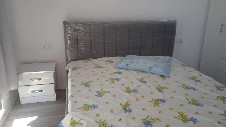 Tirane, jepet me qera apartament 1+1 Kati 5, 65 m² 350 € (Univers City)
