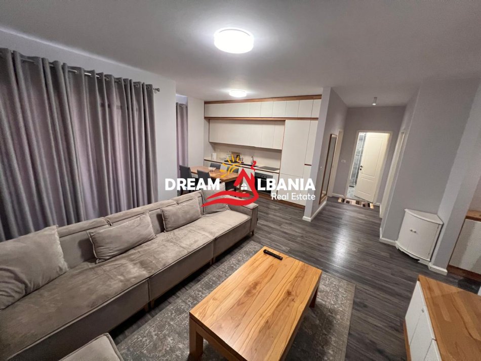 Tirane, jepet me qera apartament 2+1 , 120 m² 700 € 