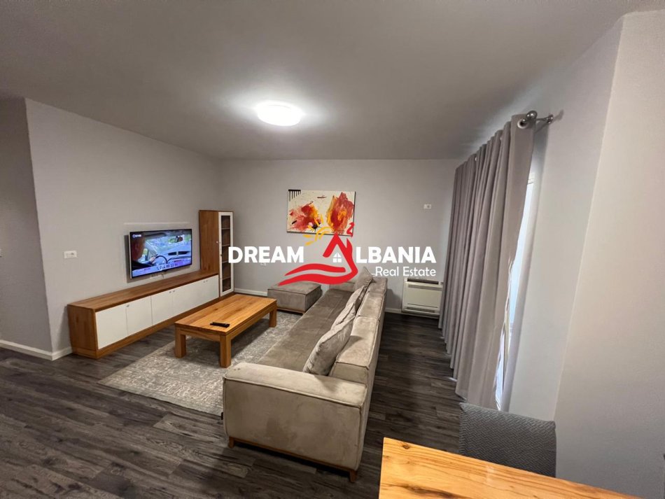 Tirane, jepet me qera apartament 2+1 , 120 m² 700 € 