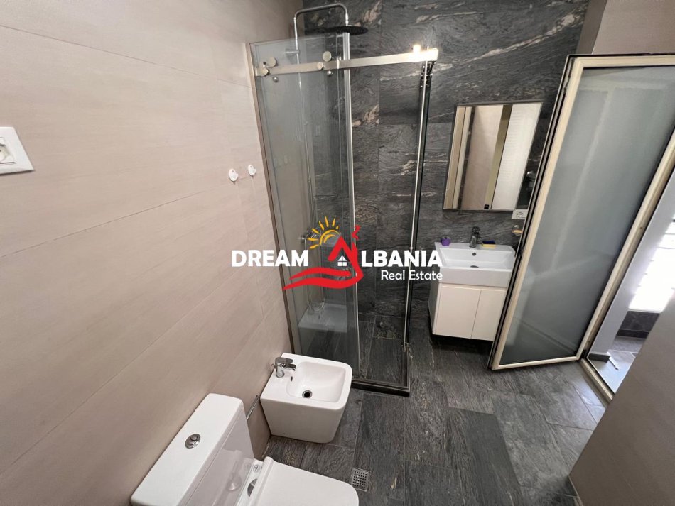 Tirane, jepet me qera apartament 2+1 , 120 m² 700 € 