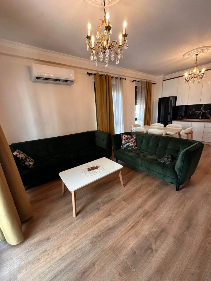 Tirane, jepet me qera apartament 2+1 Kati 3, 109 m² 850 € (Rruga Xhanfize Keko)