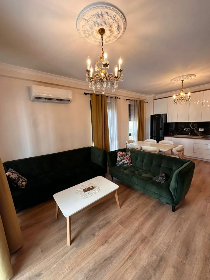 Tirane, jepet me qera apartament 2+1 Kati 3, 109 m² 850 € (Rruga Xhanfize Keko)
