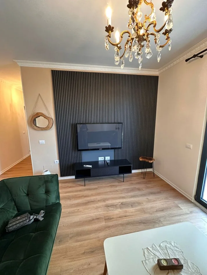 Tirane, jepet me qera apartament 2+1 Kati 3, 109 m² 850 € (Rruga Xhanfize Keko)