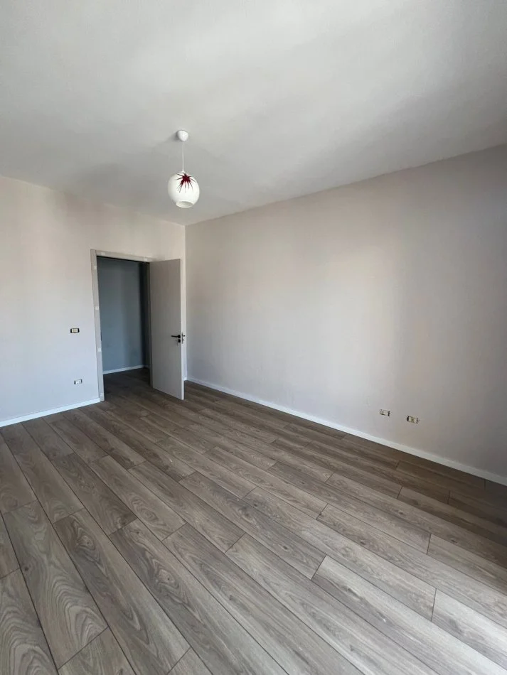 Tirane, shitet apartament 1+1 Kati 8, 80 m² 93.000 € (Pallatet e Verdha)