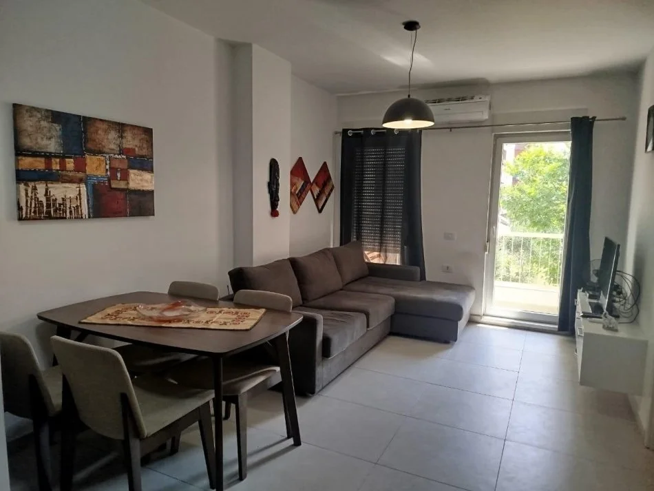 Tirane, jepet me qera apartament 1+1 Kati 2, 60 m² 550 € (Kompleksi Kontakt)