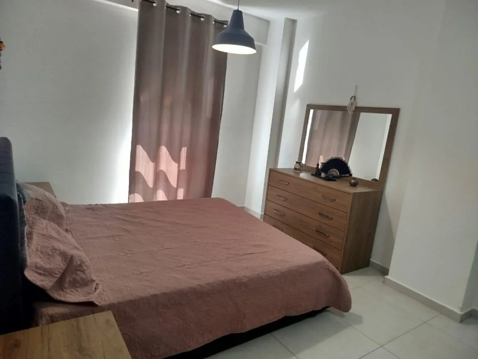 Tirane, jepet me qera apartament 1+1 Kati 2, 60 m² 550 € (Kompleksi Kontakt)