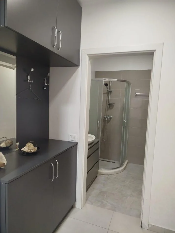 Tirane, jepet me qera apartament 1+1 Kati 2, 60 m² 550 € (Kompleksi Kontakt)