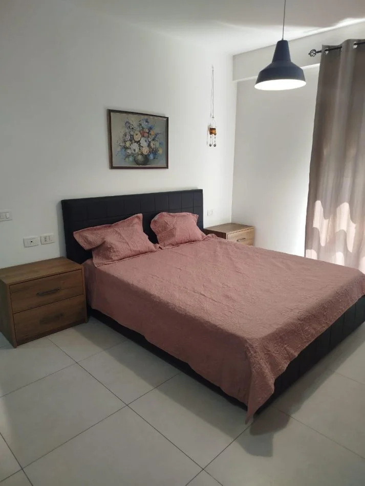 Tirane, jepet me qera apartament 1+1 Kati 2, 60 m² 550 € (Kompleksi Kontakt)