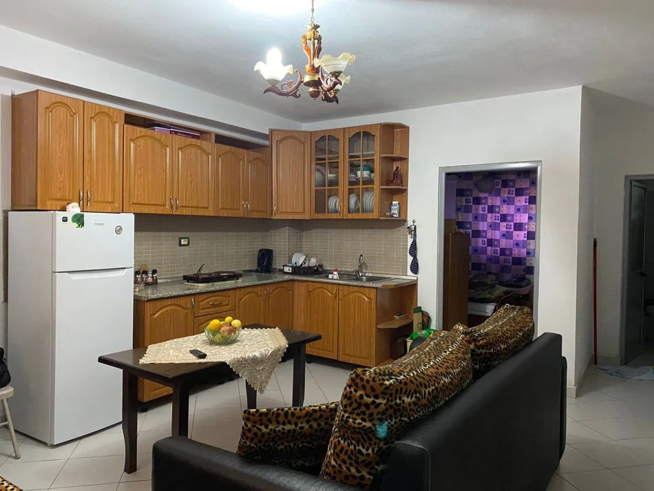 Tirane, jepet me qera apartament 1+1+Ballkon Kati 1, 70 m² 350 € (Don Bosko)