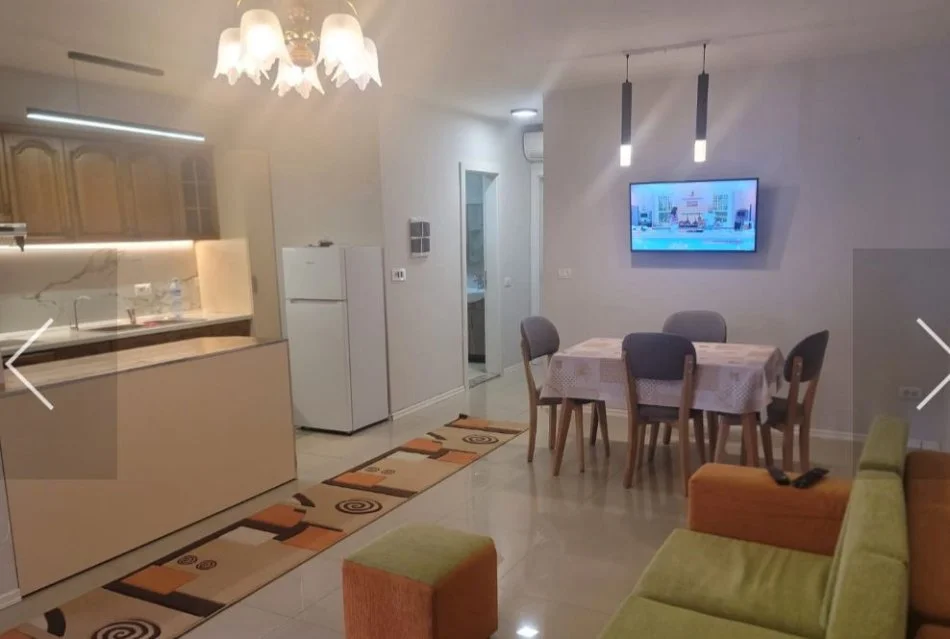 Tirane, jepet me qera apartament 2+1 Kati 2, 100 m² 450 € (Kompleksi Malazian', prane Terminalit)