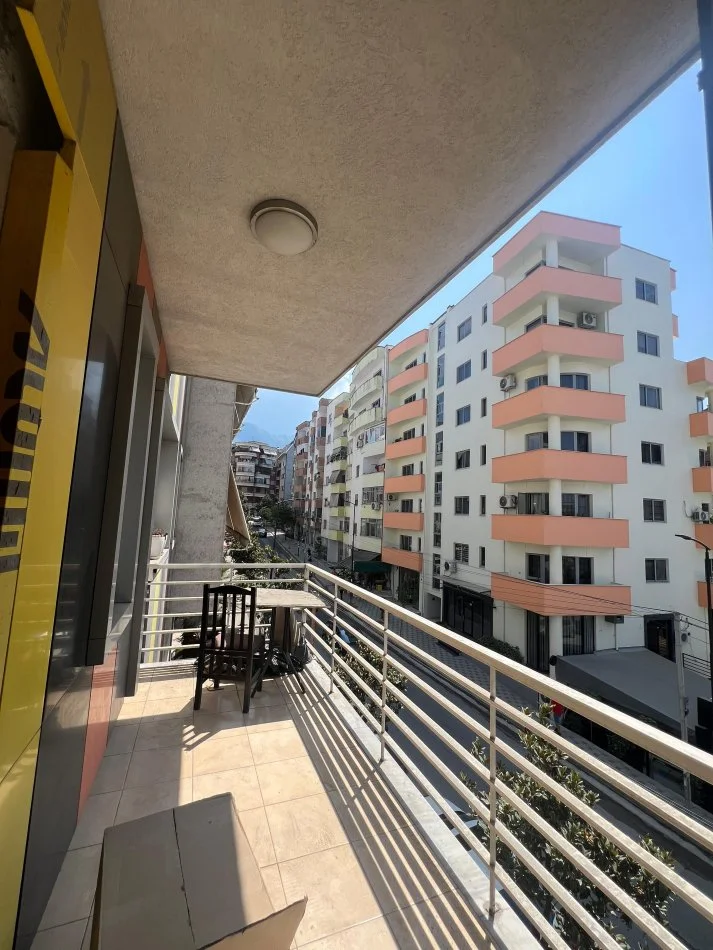 Tirane, jepet me qera apartament 2+1 Kati 2, 85 m² 400 € (rruga thesarit)