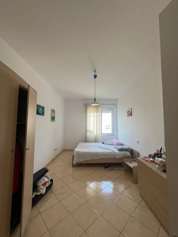 Tirane, jepet me qera apartament 2+1 Kati 2, 85 m² 400 € (rruga thesarit)