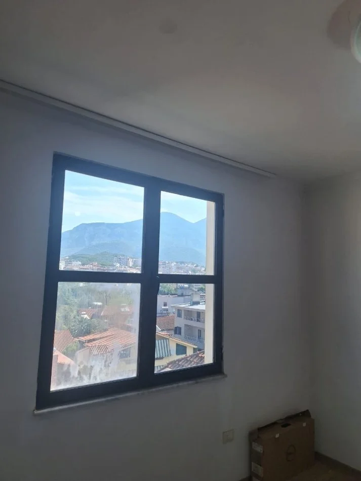 Tirane, jepet me qera apartament 2+1 Kati 4, 100 m² 400 € (Kinostudio)