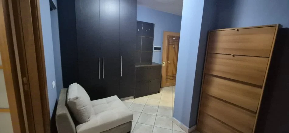 Tirane, jepet me qera apartament 2+1 Kati 5, 95 m² 700 € (21 Dhjetori)