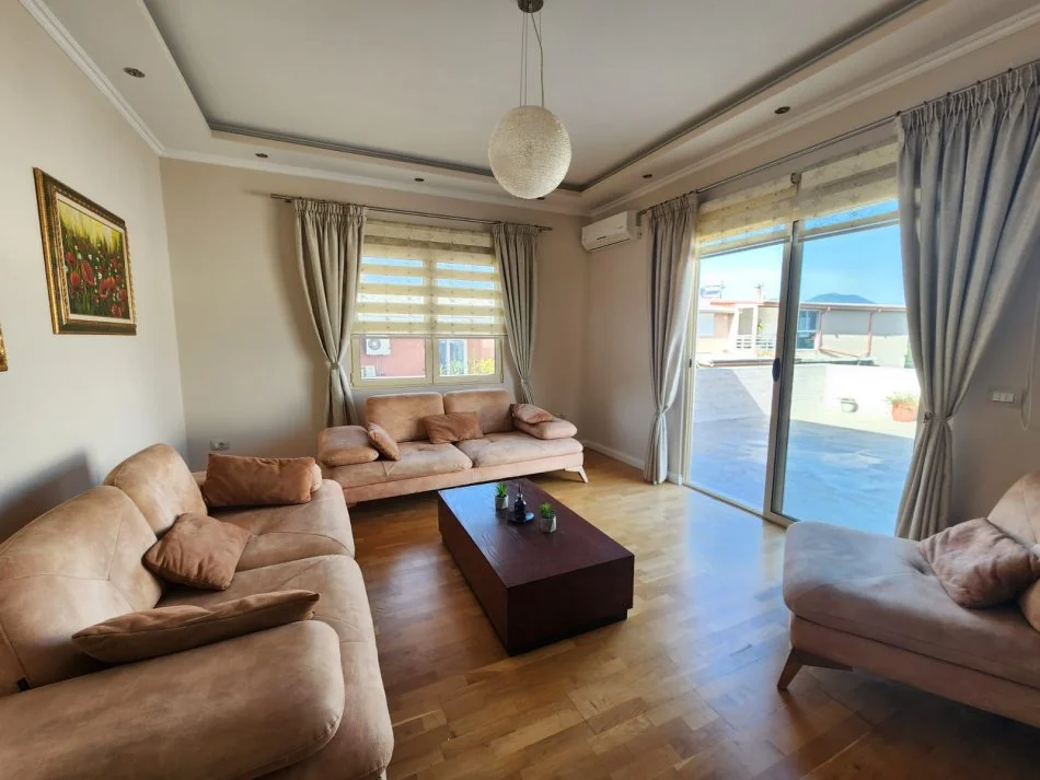 Tirane, shitet apartament 2+1+Ballkon Kati 5, 172 m² 330.000 € (Liqeni i Thate)