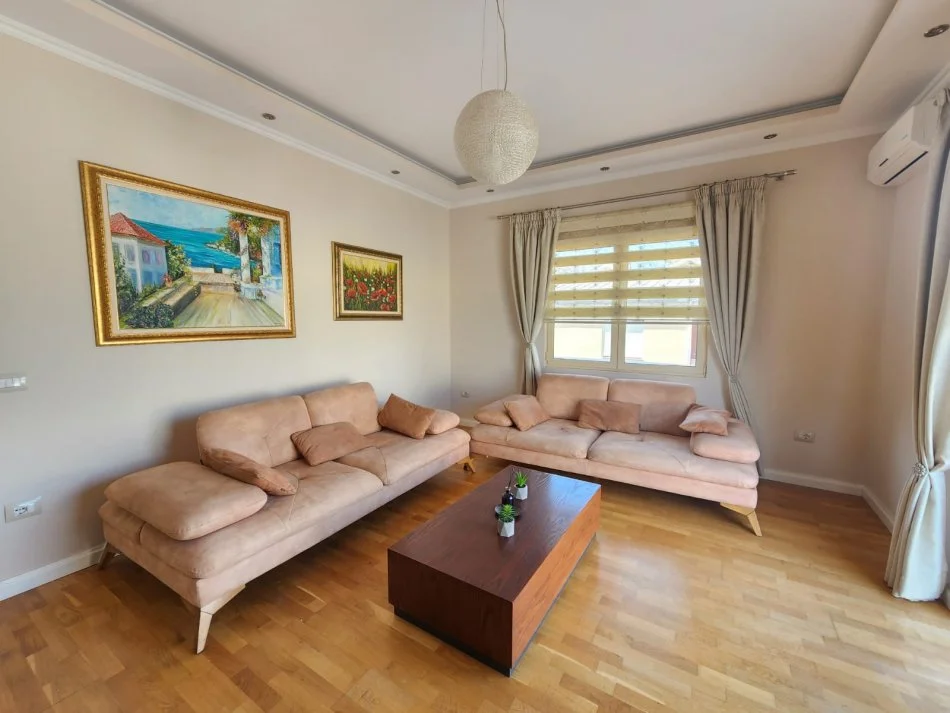 Tirane, shitet apartament 2+1+Ballkon Kati 5, 172 m² 330.000 € (Liqeni i Thate)