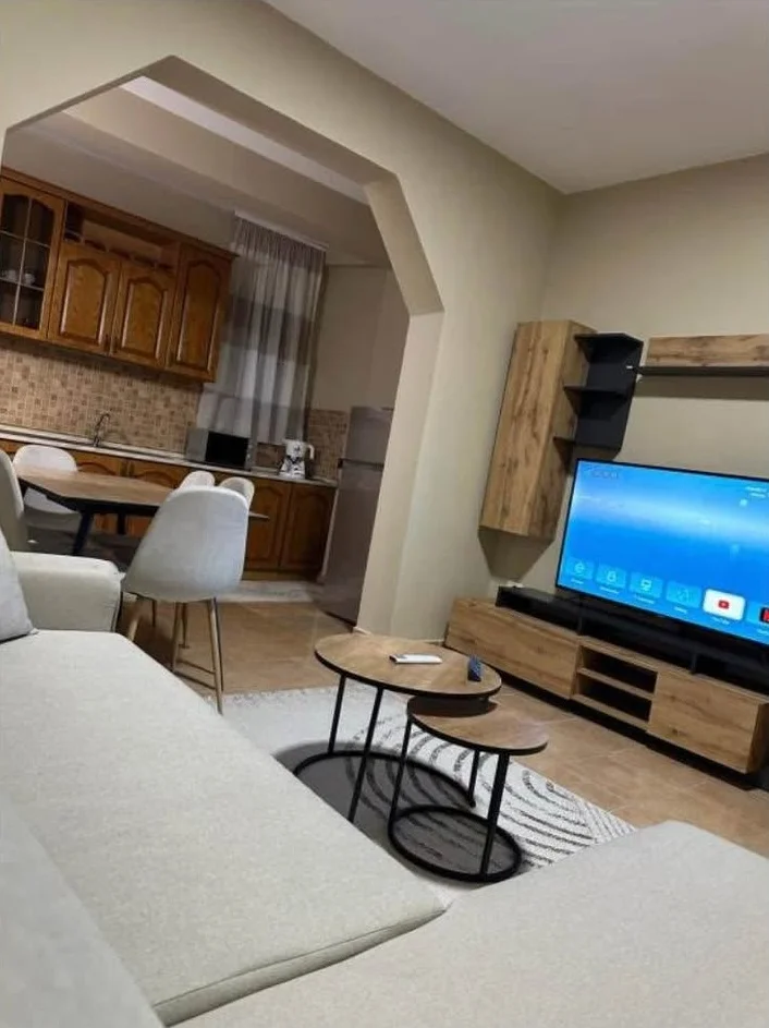 Tirane, jepet me qera apartament 2+1 Kati 1, 110 m² 550 € (Vilat Gjermane, Rruga "Gramoz Pashko")