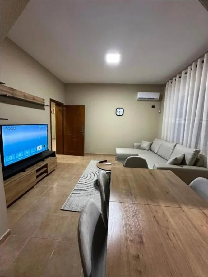 Tirane, jepet me qera apartament 2+1 Kati 1, 110 m² 550 € (Vilat Gjermane, Rruga "Gramoz Pashko")