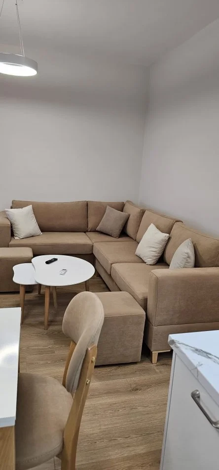 Tirane, jepet me qera apartament 1+1 Kati 5, 65 m² 600 € (Midis Astirit dhe Fushes se Aviacionit)